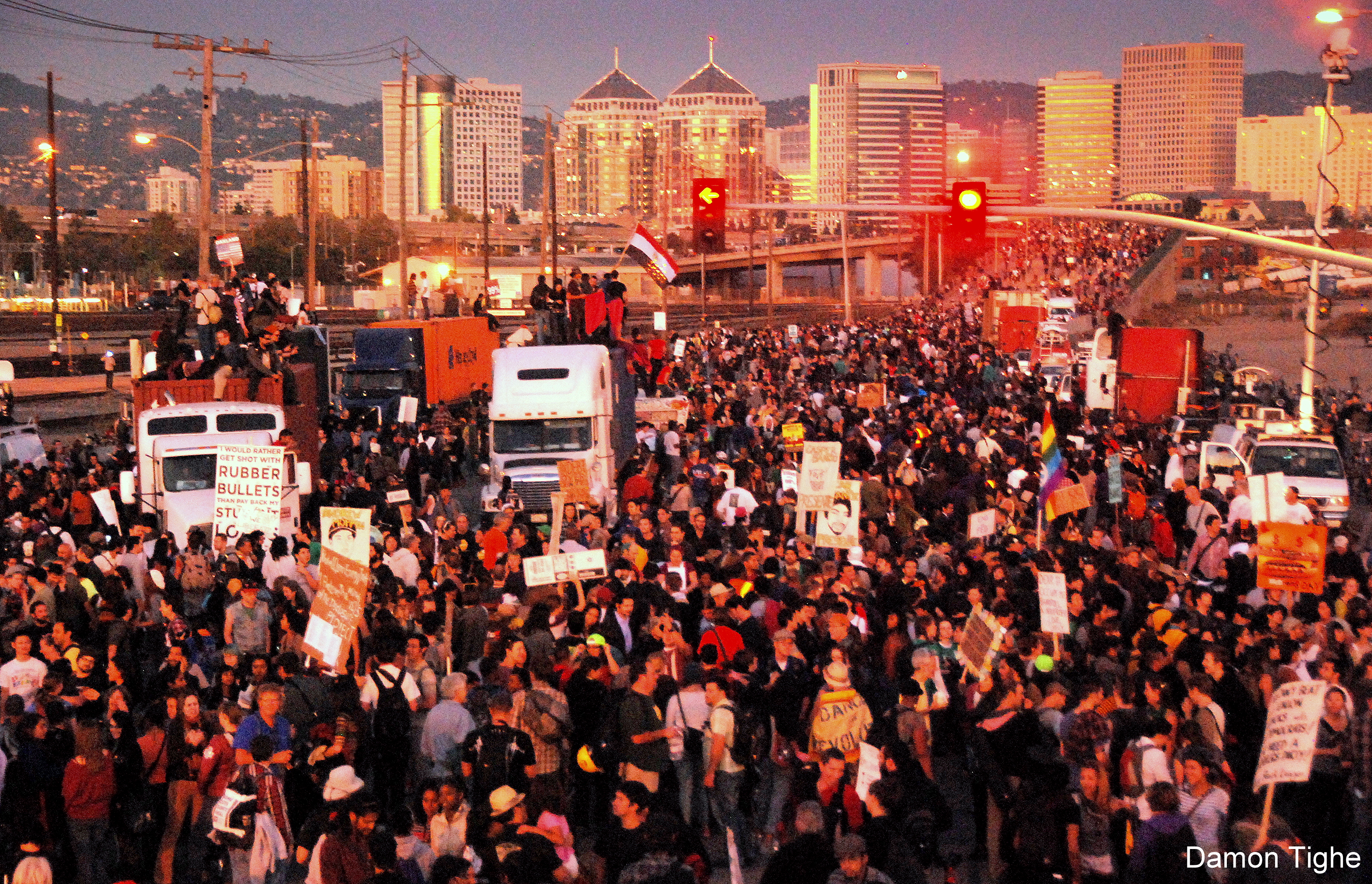 Occupy Oakland General Strike, Occupies the Port of Oakland, California